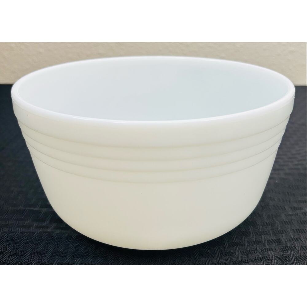 Pyrex Hamilton Beach Stand Mixer Milk Glass Ribbed Mixing Bowl 8.5", Vintage